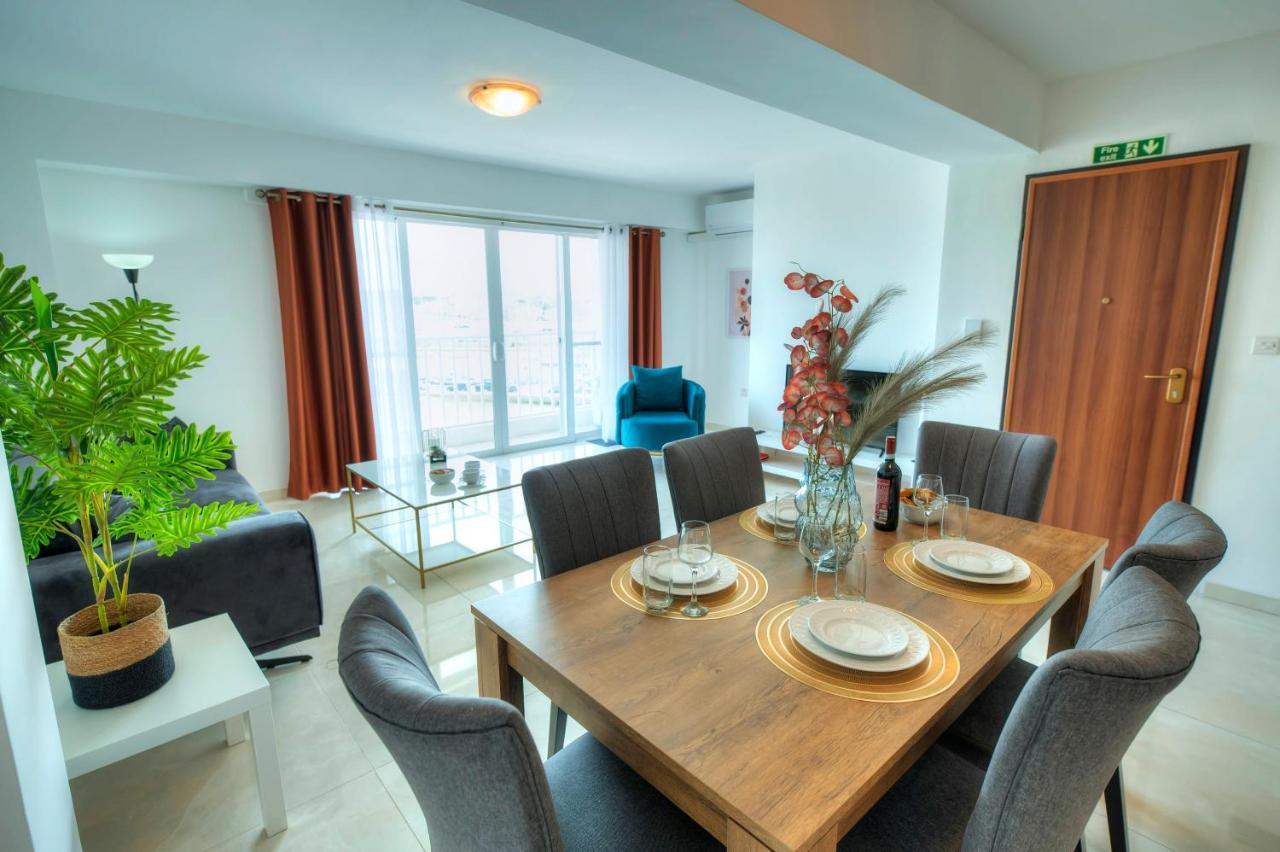 Seafront Beautifully Furnished 2 Bedrooms Gogzr-3 Gzira Exterior photo